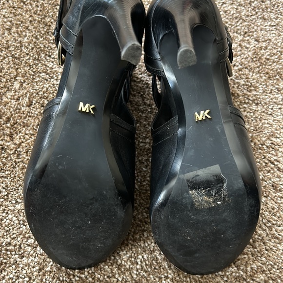 Black Michael Kors, leather heels, size 8 women’s - Picture 5 of 6